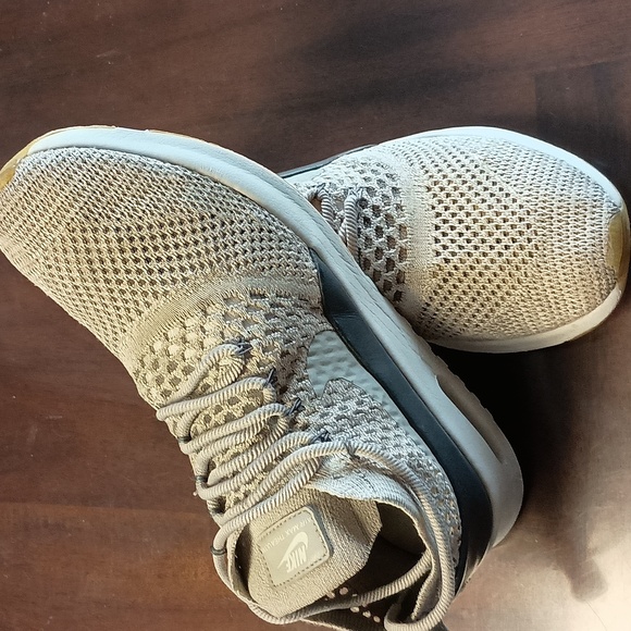 Nike Women's Beige Nike Air Sneakers Woman's Size 10 - Picture 3 of 13